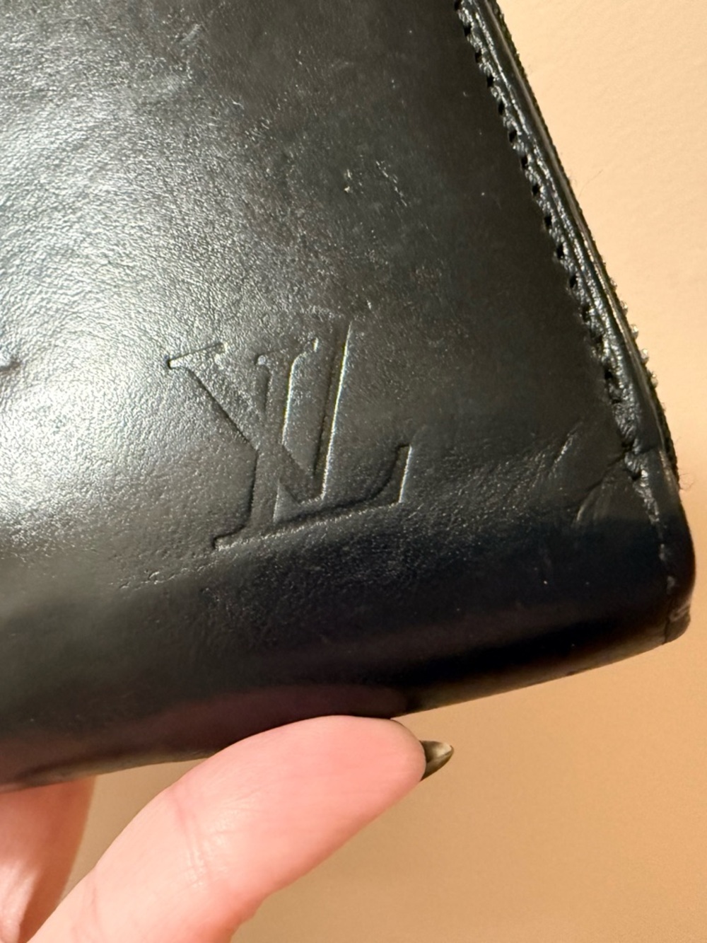 Authentic Louis Vuitton - Black Leather Zippy Wallet - Picture 2 of 10
